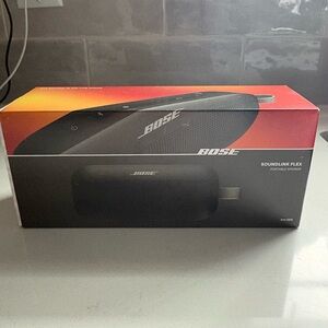 Bose SoundLink Flex Portable Speaker 2nd Gen with Case